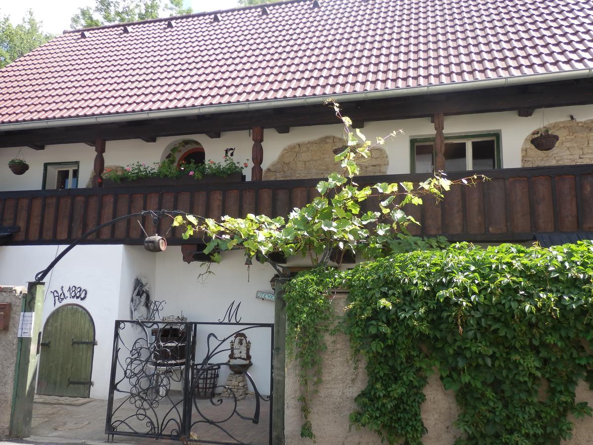 Rodinné vinařství Mikulenkovi Velke Zernoseky Exterior foto